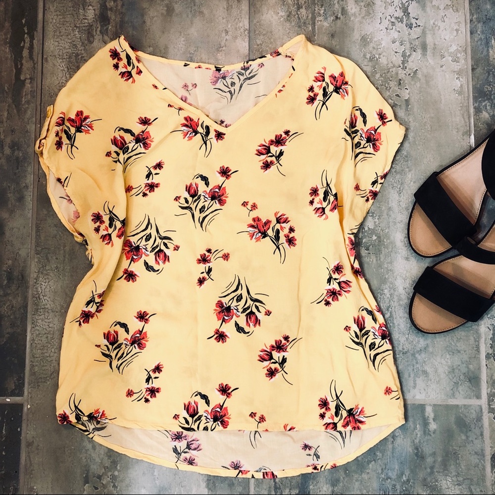 🤗 3 for $30 Floral print blouse